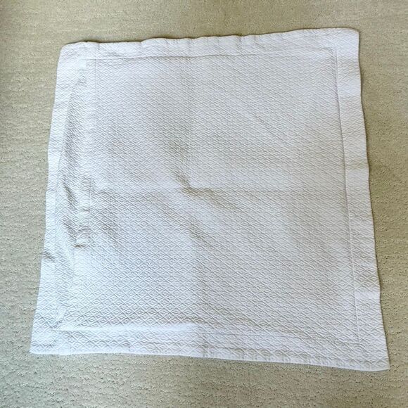 Pottery Barn Matelasse White Embossed Print 24 x 24 Pillow Shams - Set of 2 - Picture 6 of 13